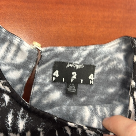 Lord + Taylor 424 fifth tank L // 062714 - Picture 2 of 2